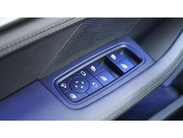 Image véhicule  Porsche TAYCAN (39)