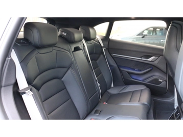 Image véhicule  Porsche TAYCAN (25)