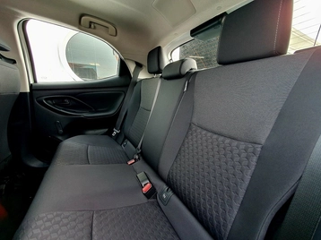 Image véhicule  Toyota YARIS HYBRIDE MY22 (5)