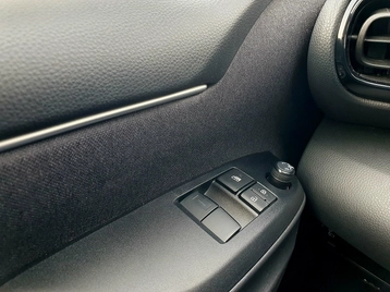 Image véhicule  Toyota YARIS HYBRIDE MY22 (17)