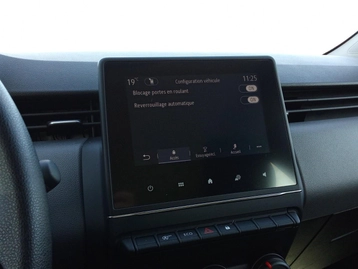 Image véhicule Renault CLIO (27) Image véhicule Renault CLIO (27)