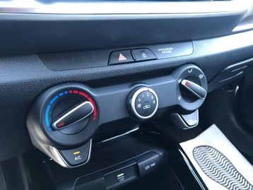 Image véhicule  Kia STONIC (11)