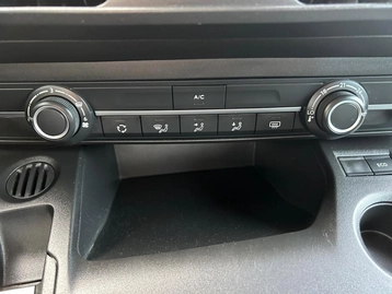 Image véhicule  Citroën BERLINGO (29)