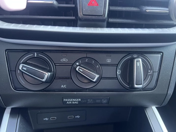 Image véhicule  Seat ARONA (37)