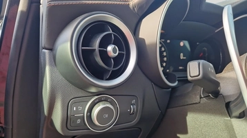 Image véhicule  Alfa Romeo STELVIO (22)
