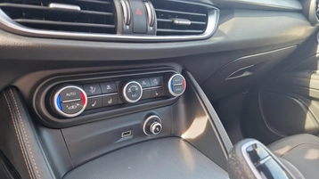 Image véhicule  Alfa Romeo STELVIO (18)