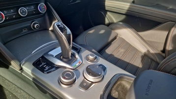 Image véhicule  Alfa Romeo STELVIO (23)
