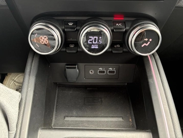 Image véhicule  Renault CLIO (33)