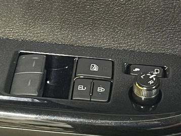 Image véhicule  Toyota Hilux (28)