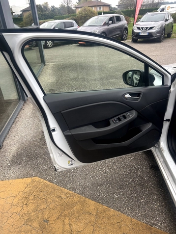 Image véhicule  Renault CLIO (9)
