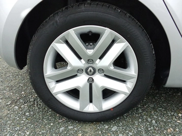 Image véhicule Renault CLIO (25) Image véhicule Renault CLIO (25)