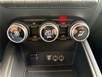 Image véhicule  Renault CAPTUR (11)