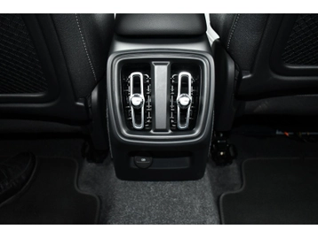 Image véhicule  Volvo XC40 (42)