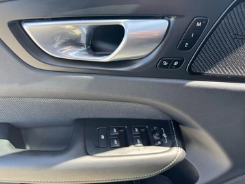 Image véhicule  Volvo XC60 (10)