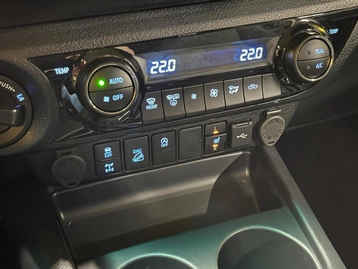 Image véhicule  Toyota Hilux (17)