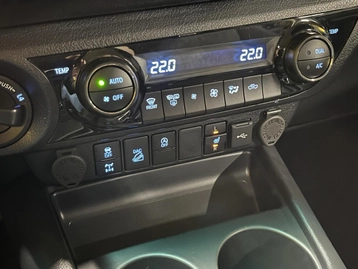 Image véhicule  Toyota Hilux (43)