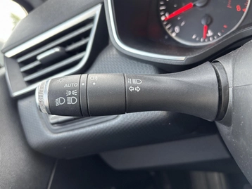 Image véhicule  Renault CLIO (9)