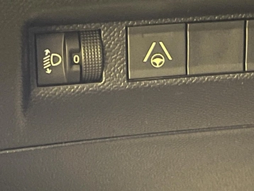 Image véhicule  Peugeot 208 (11)