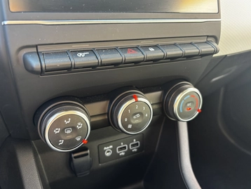 Image véhicule  Renault CLIO (22)