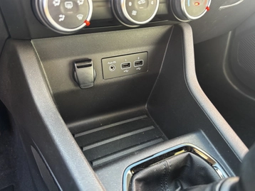 Image véhicule  Renault CLIO (23)
