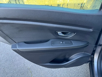 Image véhicule Renault SCENIC (28) Image véhicule Renault SCENIC (28)