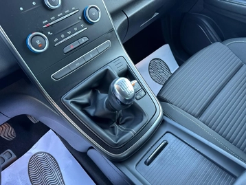 Image véhicule Renault SCENIC (14) Image véhicule Renault SCENIC (14)