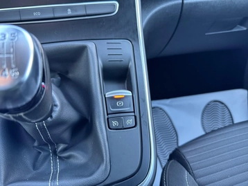 Image véhicule Renault SCENIC (39) Image véhicule Renault SCENIC (39)