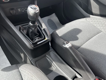 Image véhicule  Renault CLIO (23)