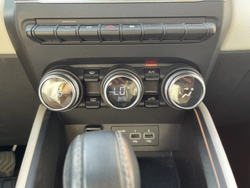 Image véhicule  Renault CLIO (21)