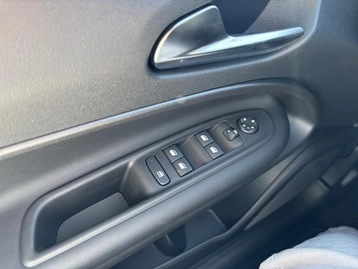 Image véhicule  Jeep AVENGER (19)