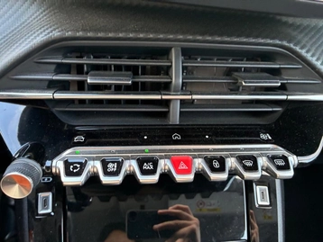 Image véhicule  Peugeot 208 (32)