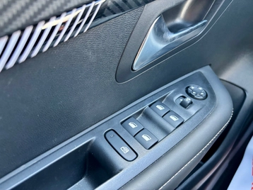 Image véhicule  Peugeot 208 (13)