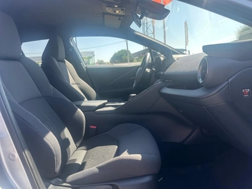 Image véhicule Toyota C-HR (17) Image véhicule Toyota C-HR (17)