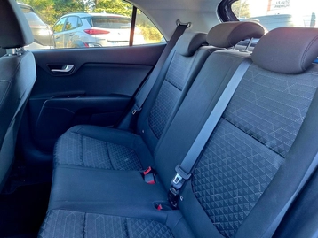 Image véhicule  Kia RIO (12)