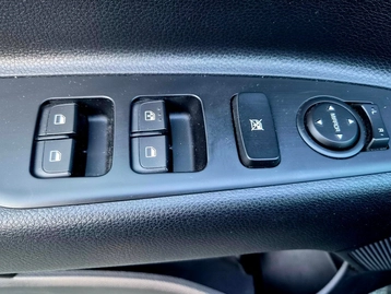 Image véhicule  Kia RIO (18)