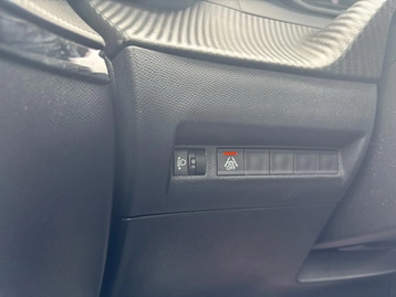 Image véhicule  Peugeot 208 (22)