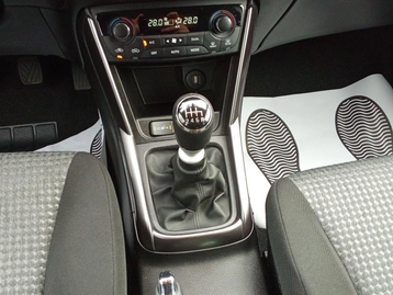 Image véhicule  Suzuki S CROSS (39)