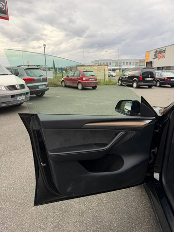 Image véhicule  Tesla Model Y (9)