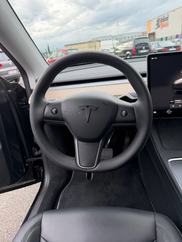 Image véhicule  Tesla Model Y (12)