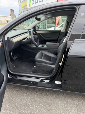Image véhicule  Tesla Model Y (10)