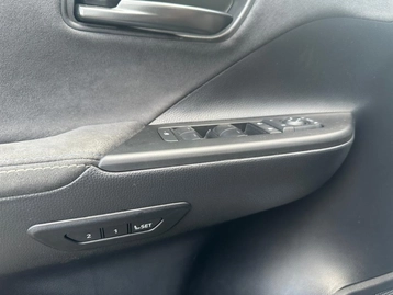 Image véhicule  Toyota C-HR (25)