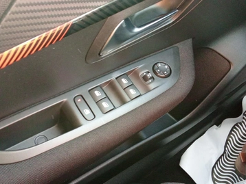 Image véhicule  Peugeot 208 (43)