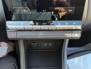 Image véhicule  Renault CAPTUR (32)