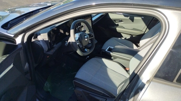 Image véhicule  Renault MEGANE E-TECH (13)