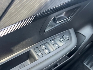 Image véhicule  Peugeot 208 (18)