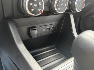 Image véhicule  Renault CLIO (22)