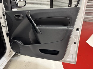 Image véhicule Renault KANGOO (15) Image véhicule Renault KANGOO (15)