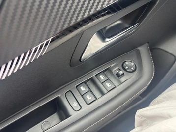 Image véhicule  Peugeot 208 (19)
