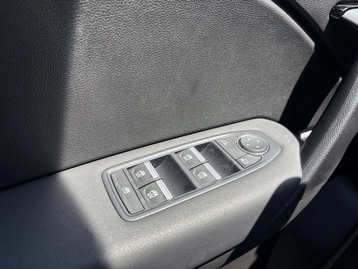 Image véhicule  Renault CAPTUR (24)