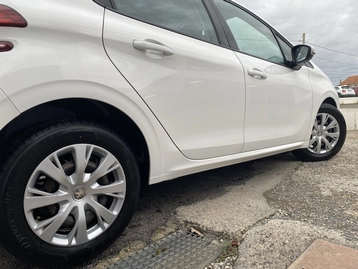 Image véhicule  Peugeot 208 (3)